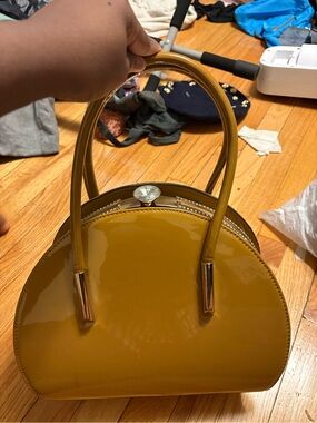 Mustard Patent Dome Top Handle Bag - Unknown Brand